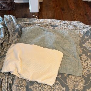 Pottery Barn Blue Ivory Alana Medallion bedding set